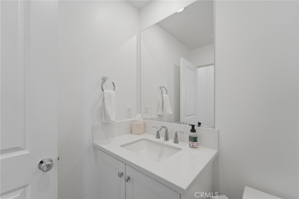 26661 Blue Hls Loop Valencia, CA 91381 - Photo 13 of 22