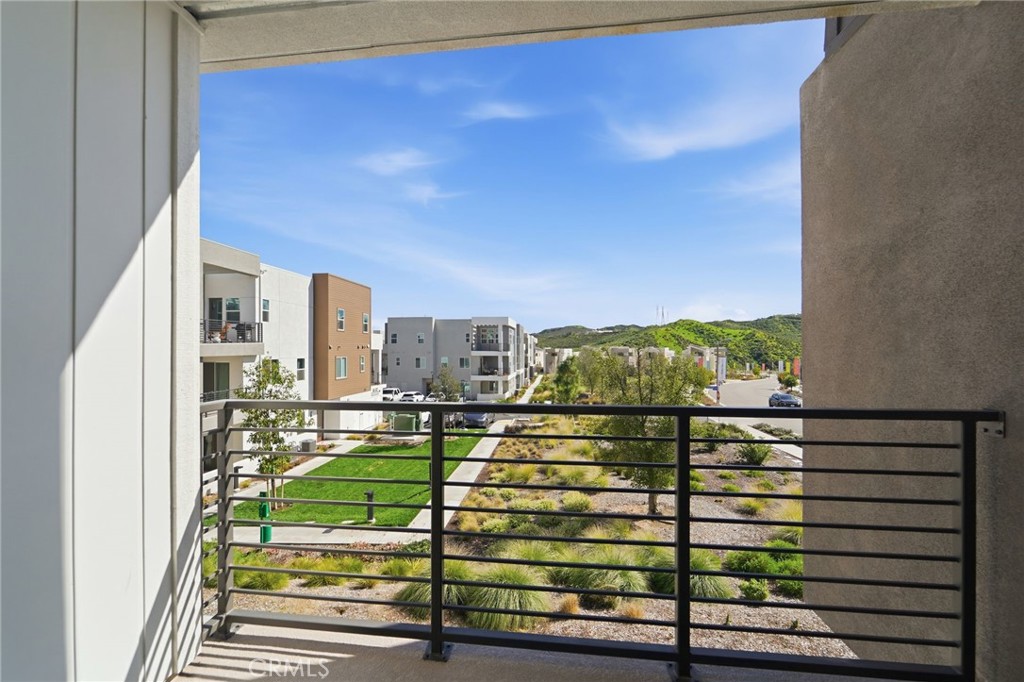 26661 Blue Hls Loop Valencia, CA 91381 - Photo 2 of 22