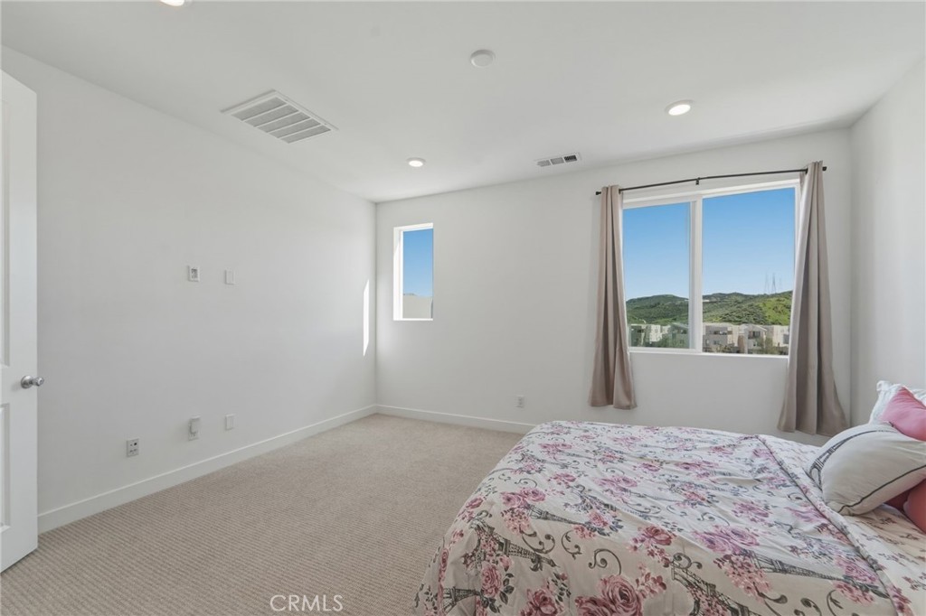 26661 Blue Hls Loop Valencia, CA 91381 - Photo 10 of 22