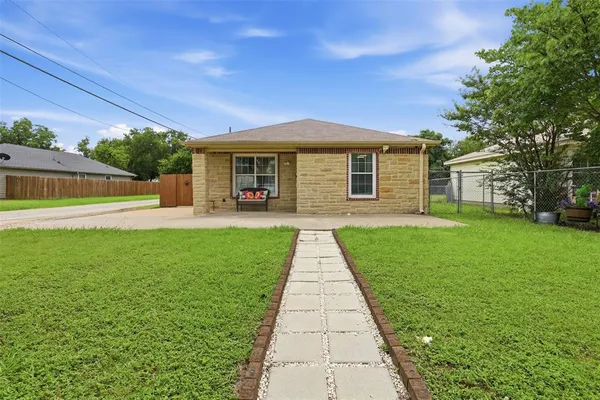 $180,000 | 201 Eastland Street, Cleburne, TX 76031