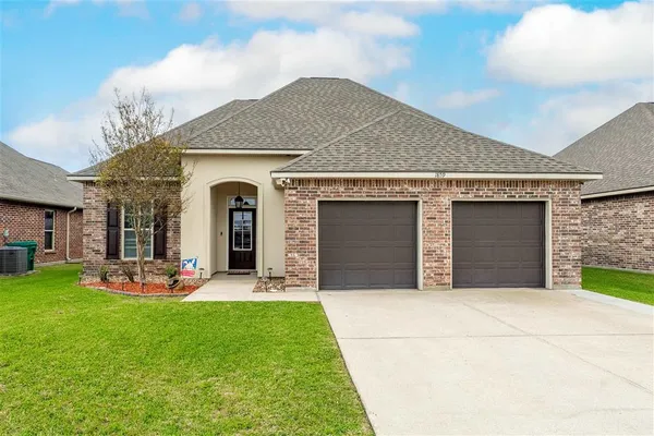 $259,000 | 1859 Poeyfarre Drive, Lake Charles, LA 70611