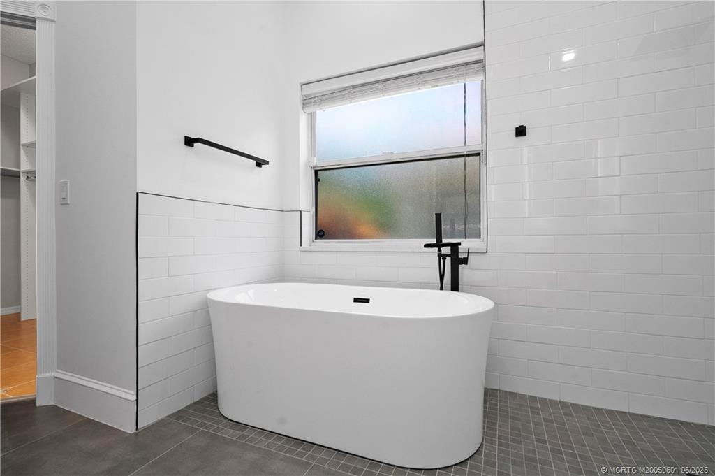 7221 Southeast Seagate Lane Stuart, FL 34997 - Photo 29 of 51 a white bath tub sitting next to a white sink