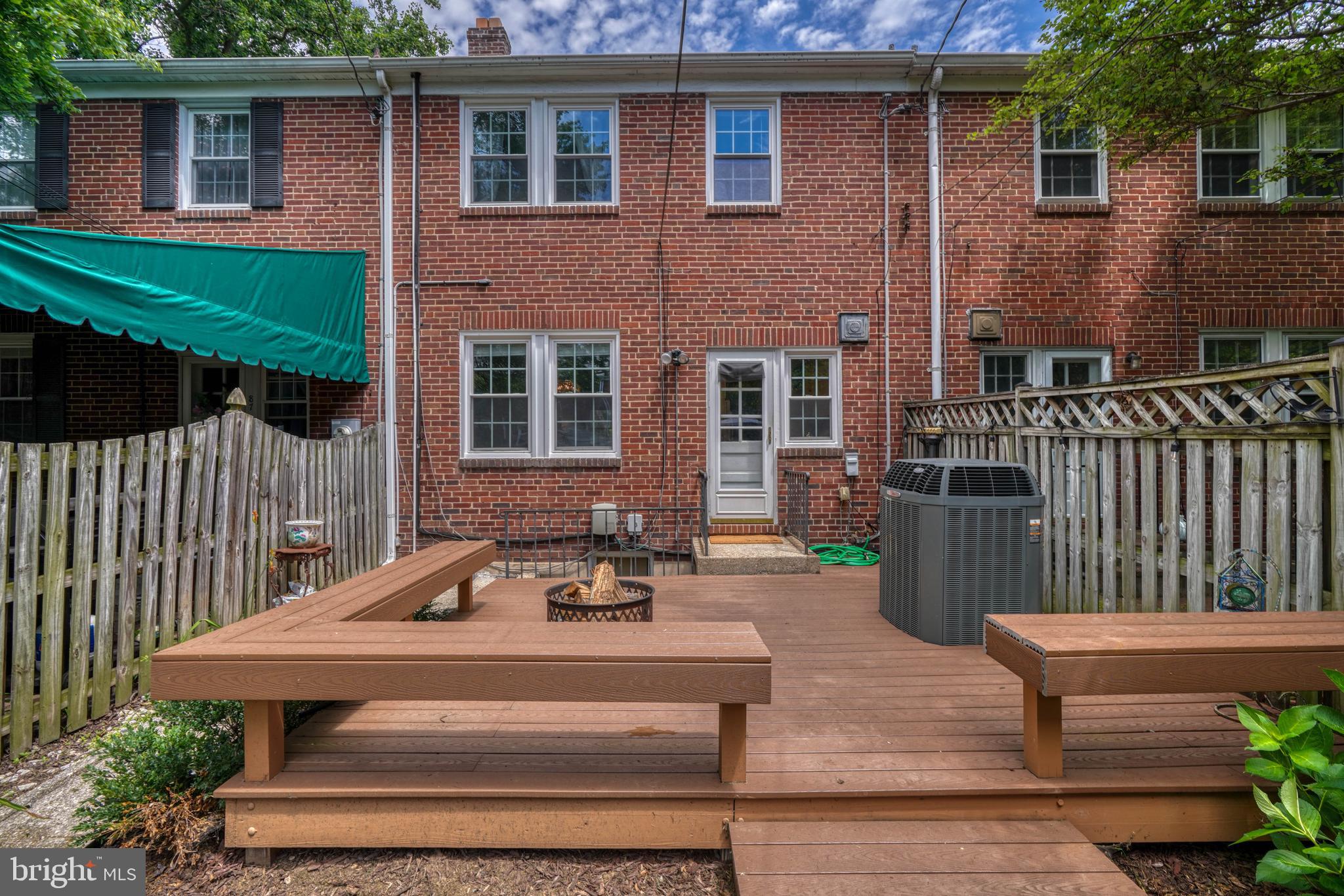 89 Murdock Road Baltimore, MD 21212 - Photo 35 of 38 Composite Deck with Built in Seating