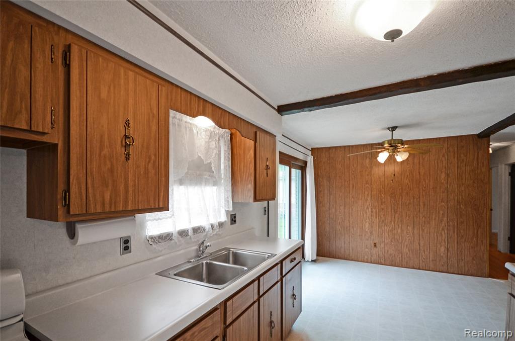 2103 Oakcrest Road Sterling Heights, MI 48310 - Photo 13 of 31