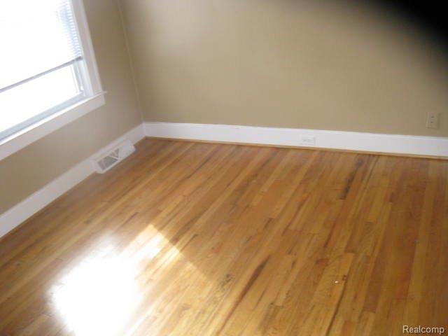 281 Ridgemont Road Grosse Pointe, MI 48236 - Photo 2 of 8 IMG_1569