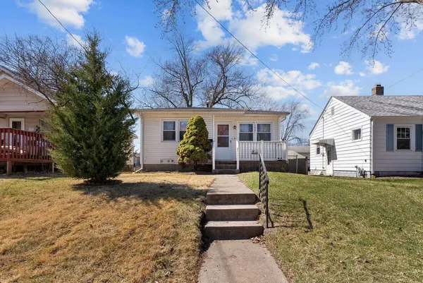 $99,900 | 1921 33rd Street, Moline, IL 61265