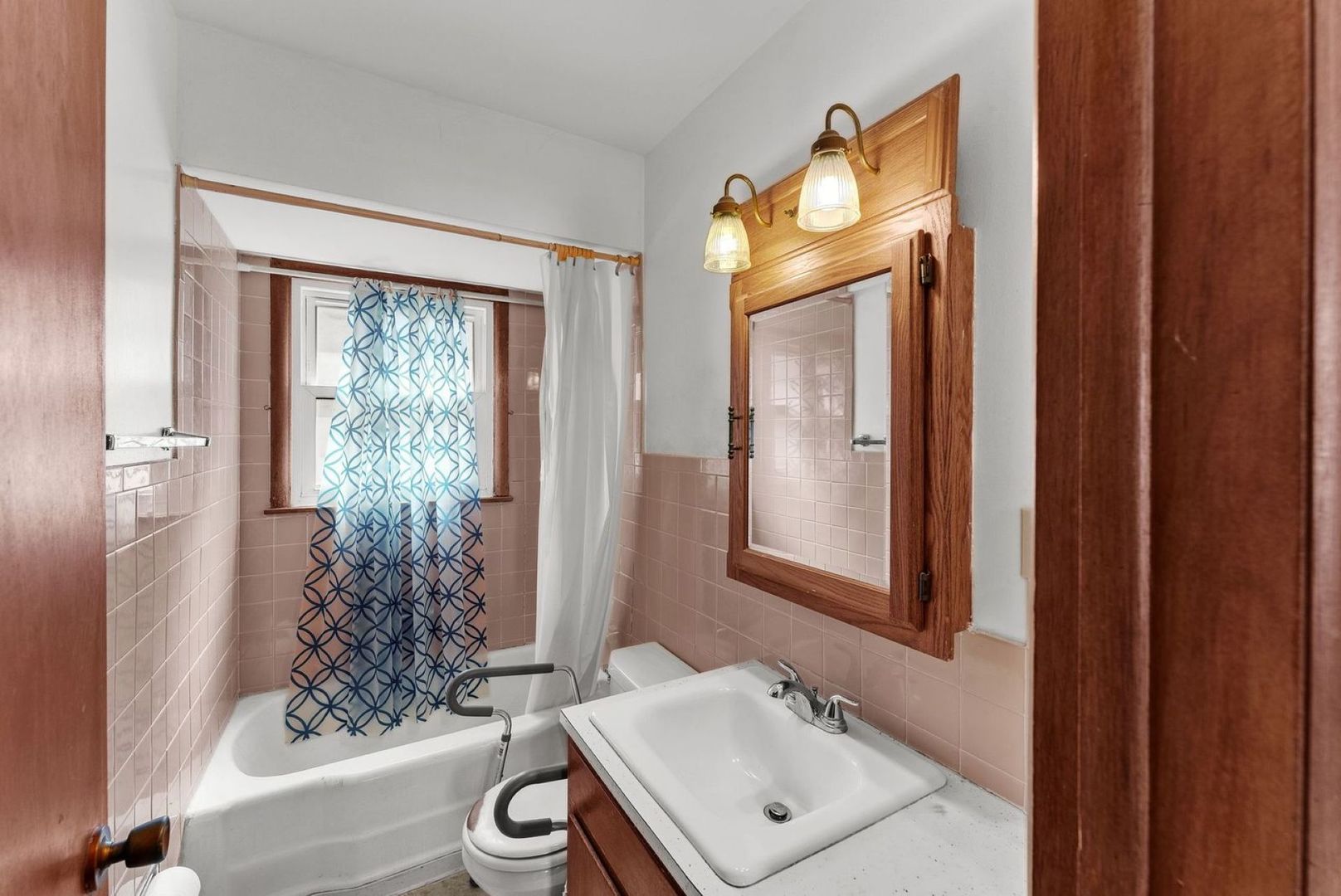 1921 33rd Street Moline, IL 61265 - Photo 11 of 22