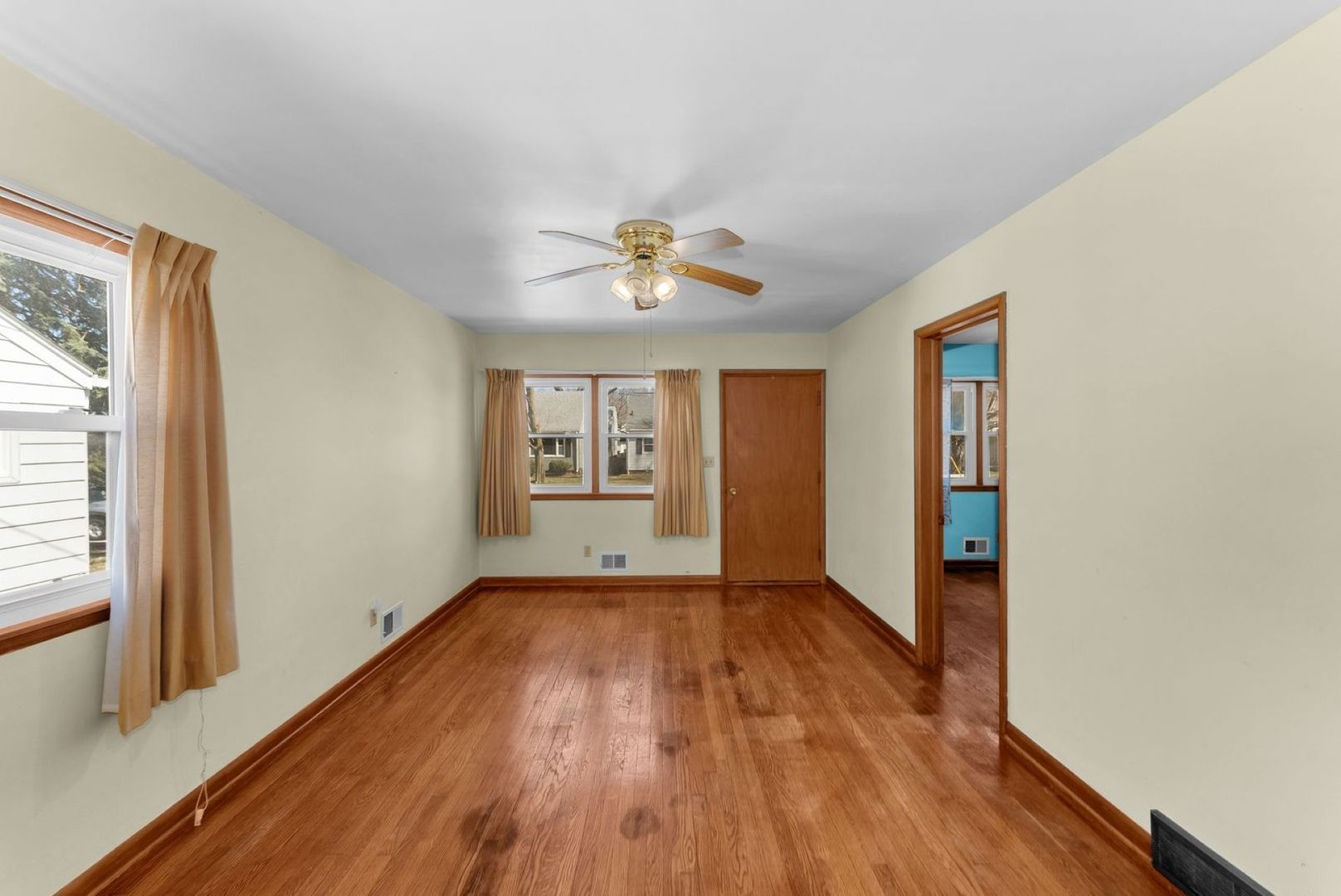 1921 33rd Street Moline, IL 61265 - Photo 2 of 22