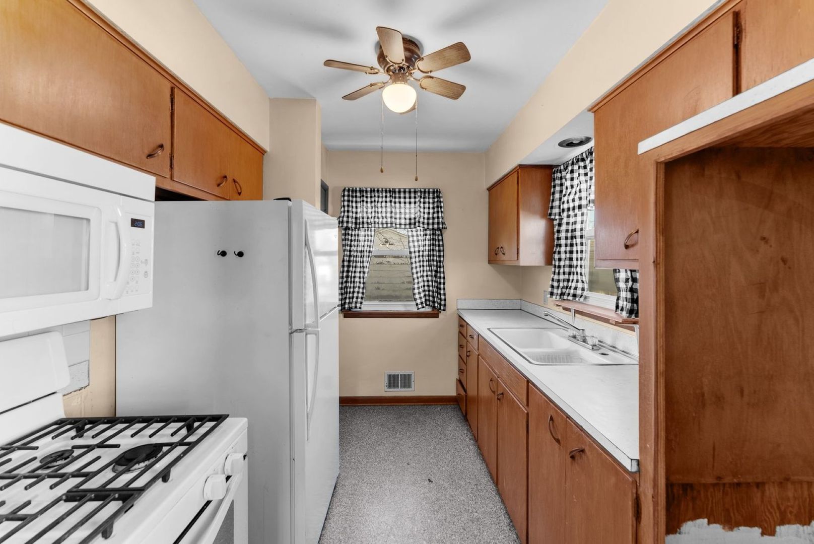 1921 33rd Street Moline, IL 61265 - Photo 4 of 22