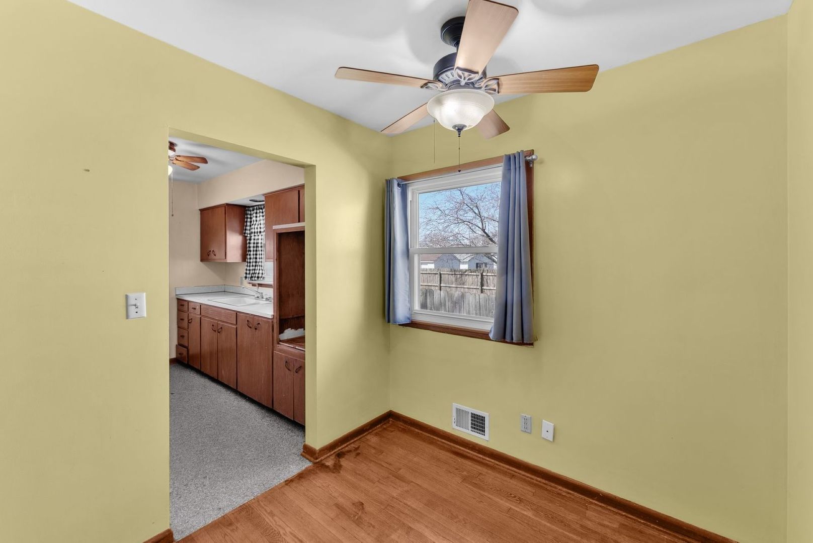 1921 33rd Street Moline, IL 61265 - Photo 9 of 22