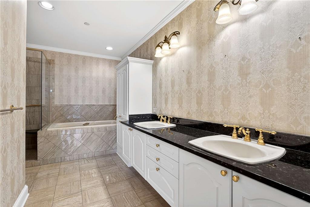 2660 Peachtree Road Northwest, Unit 19F Atlanta, GA 30305 - Photo 14 of 36