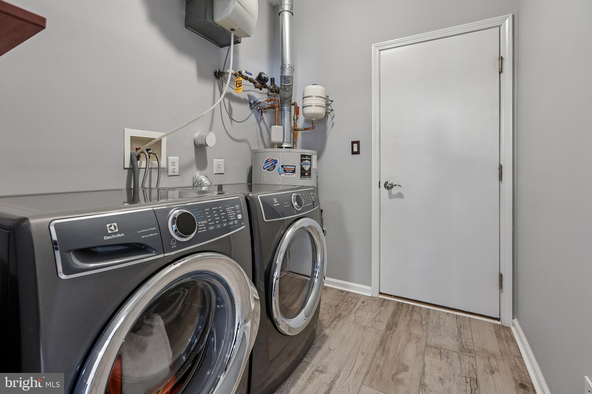 17 Pinflower Lane Princeton Junction, NJ 08550 - Photo 25 of 57 a utility room with dryer and washer