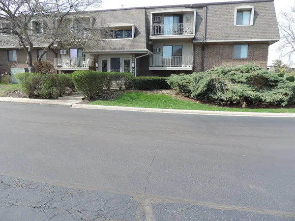 $1,850 | 204 East Bailey Road, Unit C, Naperville, IL 60565