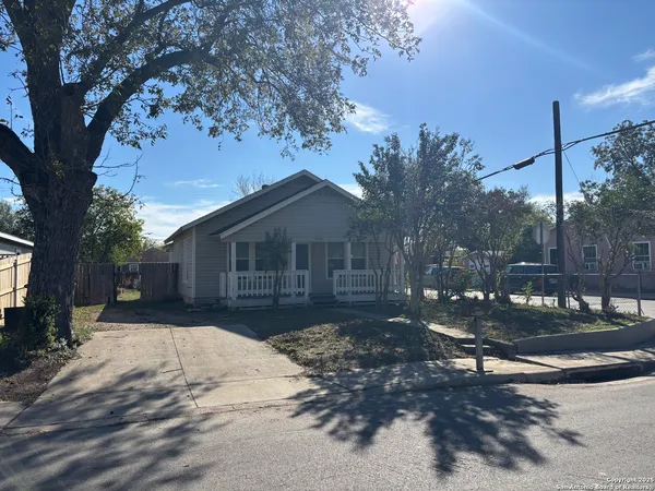 $1,250 | 838 King Avenue, San Antonio, TX 78211