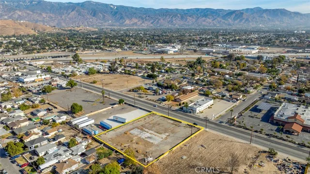 an aerial view of residential building and lake