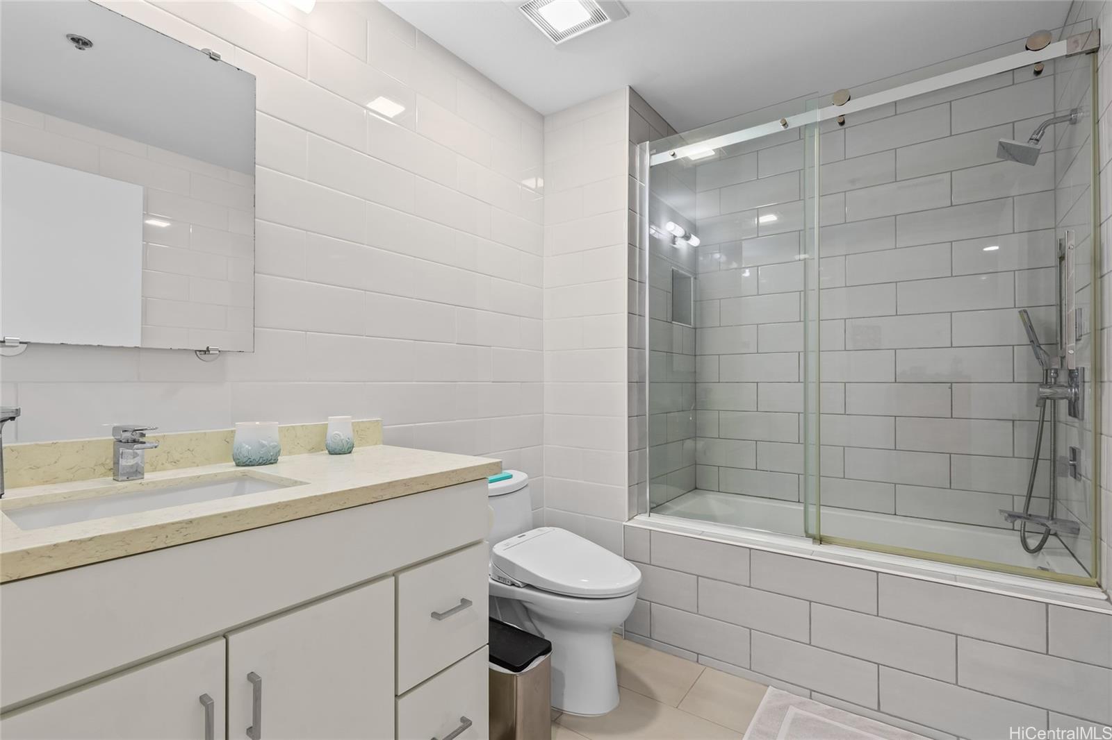 520 Lunalilo Home Road, Unit 8107 Honolulu, HI 96825 - Photo 16 of 25 a bathroom with a sink toilet and shower