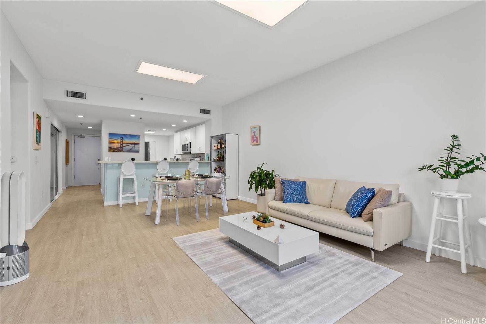 520 Lunalilo Home Road, Unit 8107 Honolulu, HI 96825 - Photo 5 of 25 a living room with furniture and a couch