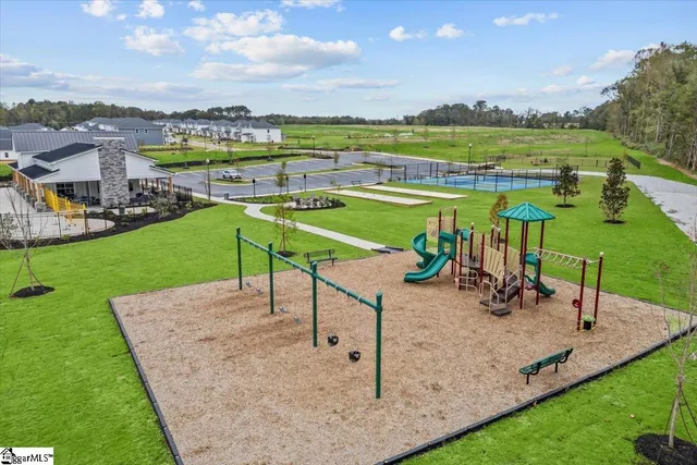 $327,900 | 422 Yellowstone Trail, Fountain Inn, SC 29644