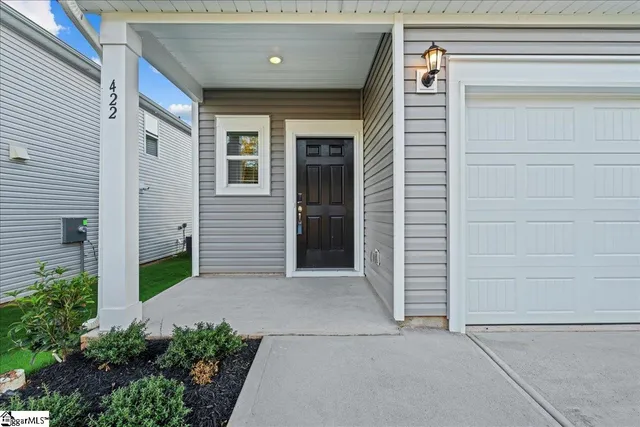 $327,900 | 422 Yellowstone Trail, Fountain Inn, SC 29644