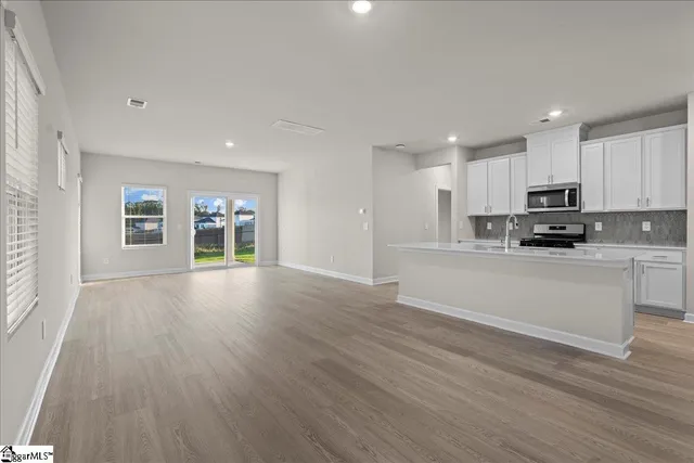 $327,900 | 422 Yellowstone Trail, Fountain Inn, SC 29644