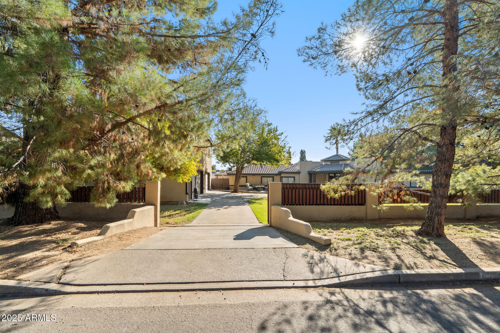 1345 East Ocotillo Road Phoenix, AZ 85014 - Photo 2 of 9 2-web-or-mls-DSC_7002