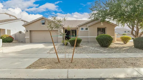 $2,400 | 1817 East Beautiful Lane, Phoenix, AZ 85042