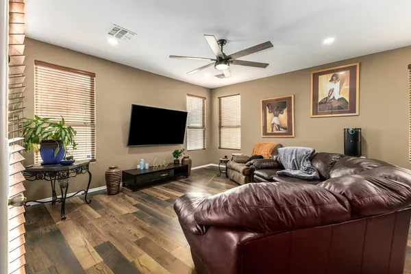 $2,400 | 1817 East Beautiful Lane, Phoenix, AZ 85042