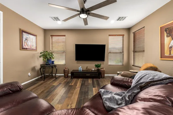 $2,400 | 1817 East Beautiful Lane, Phoenix, AZ 85042