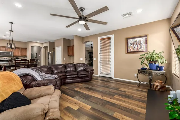 $2,400 | 1817 East Beautiful Lane, Phoenix, AZ 85042