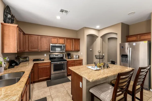 $2,400 | 1817 East Beautiful Lane, Phoenix, AZ 85042