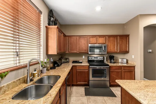 $2,400 | 1817 East Beautiful Lane, Phoenix, AZ 85042