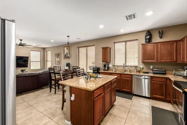 $2,400 | 1817 East Beautiful Lane, Phoenix, AZ 85042