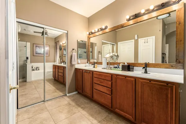 $2,400 | 1817 East Beautiful Lane, Phoenix, AZ 85042