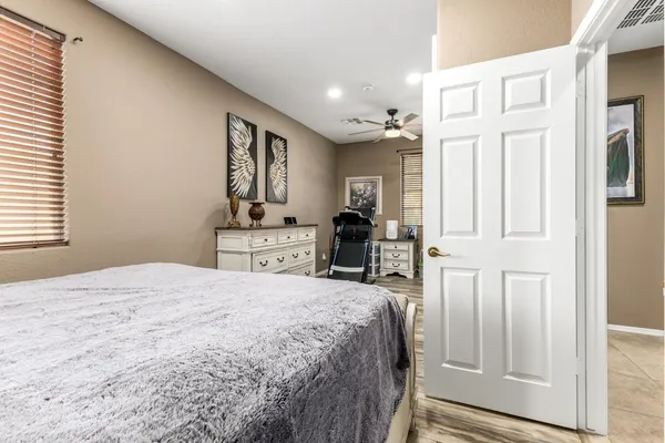 $2,400 | 1817 East Beautiful Lane, Phoenix, AZ 85042