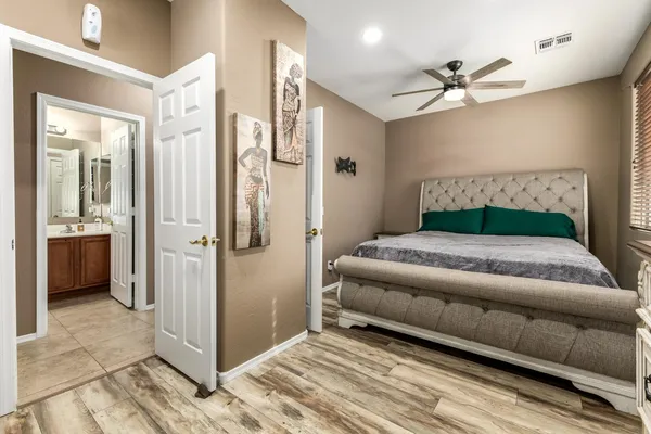 $2,400 | 1817 East Beautiful Lane, Phoenix, AZ 85042