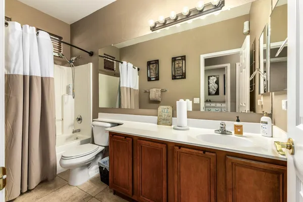 $2,400 | 1817 East Beautiful Lane, Phoenix, AZ 85042