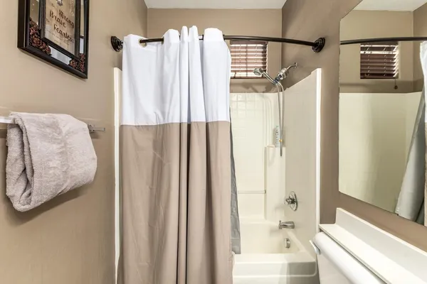 $2,400 | 1817 East Beautiful Lane, Phoenix, AZ 85042