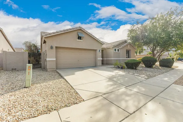 $2,400 | 1817 East Beautiful Lane, Phoenix, AZ 85042