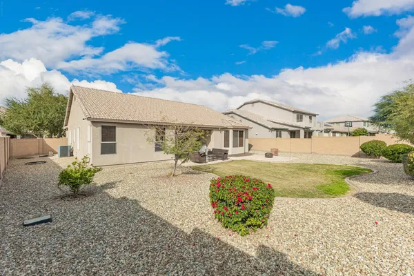 $2,400 | 1817 East Beautiful Lane, Phoenix, AZ 85042