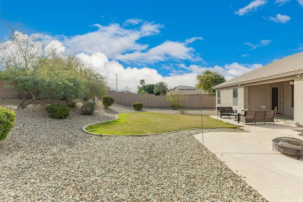 $2,400 | 1817 East Beautiful Lane, Phoenix, AZ 85042