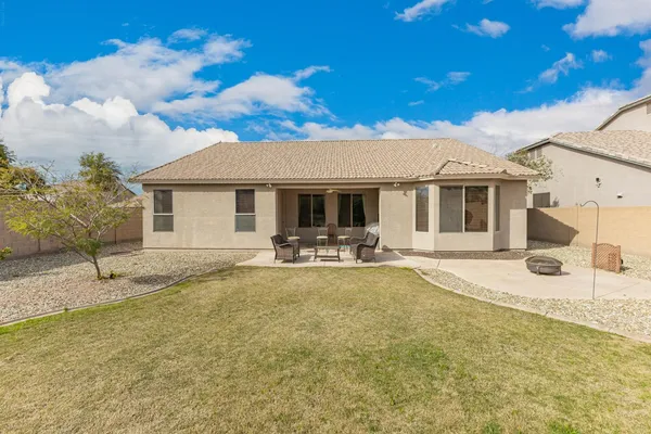 $2,400 | 1817 East Beautiful Lane, Phoenix, AZ 85042