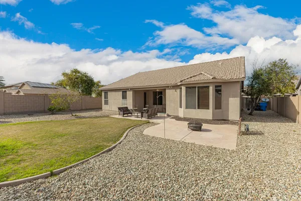 $2,400 | 1817 East Beautiful Lane, Phoenix, AZ 85042