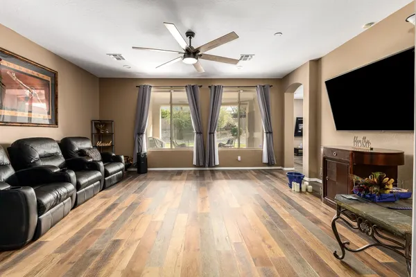 $2,400 | 1817 East Beautiful Lane, Phoenix, AZ 85042