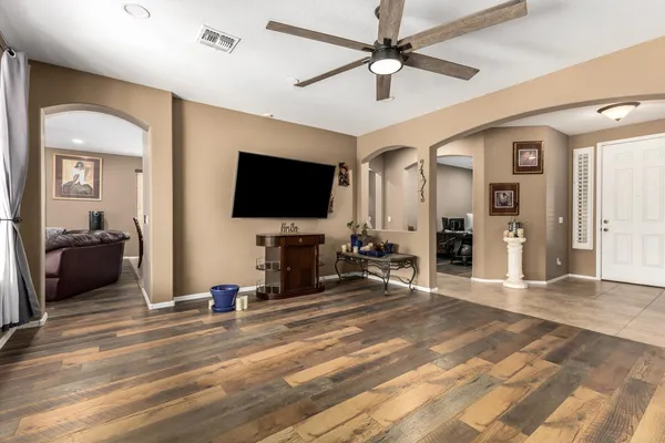 $2,400 | 1817 East Beautiful Lane, Phoenix, AZ 85042