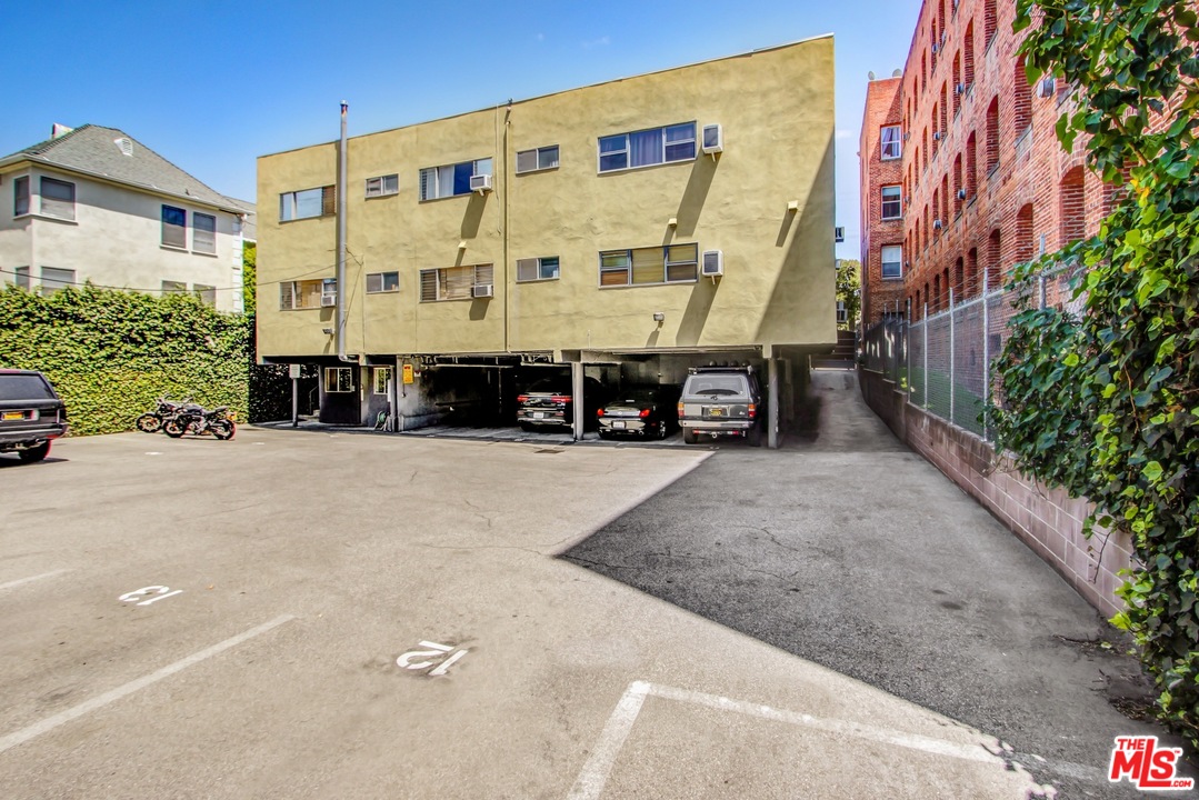 1937 North Bronson Avenue Los Angeles, CA 90068 - Photo 12 of 13