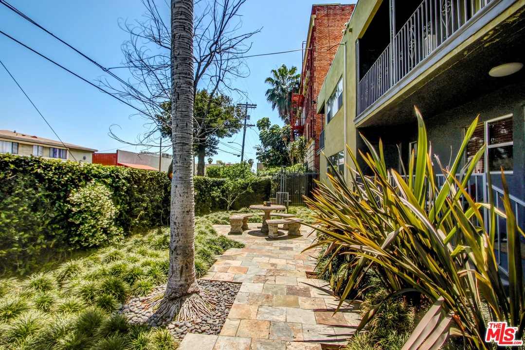 1937 North Bronson Avenue Los Angeles, CA 90068 - Photo 3 of 13