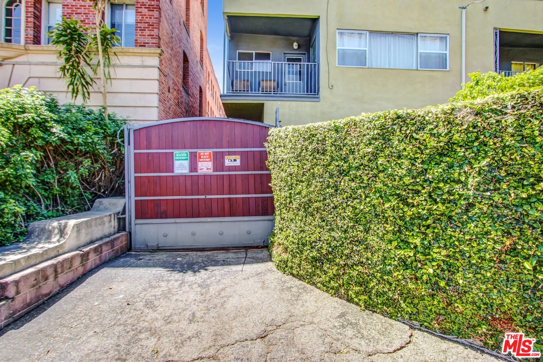 1937 North Bronson Avenue Los Angeles, CA 90068 - Photo 5 of 13