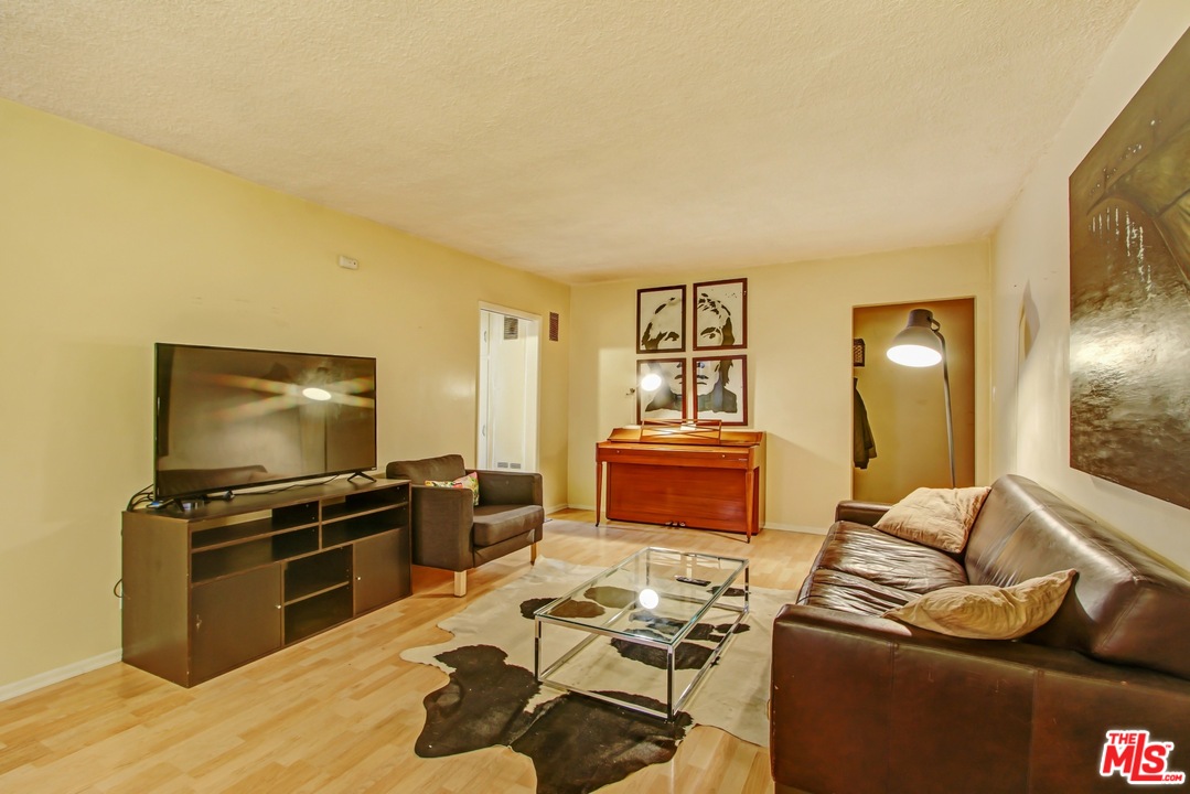 1937 North Bronson Avenue Los Angeles, CA 90068 - Photo 6 of 13