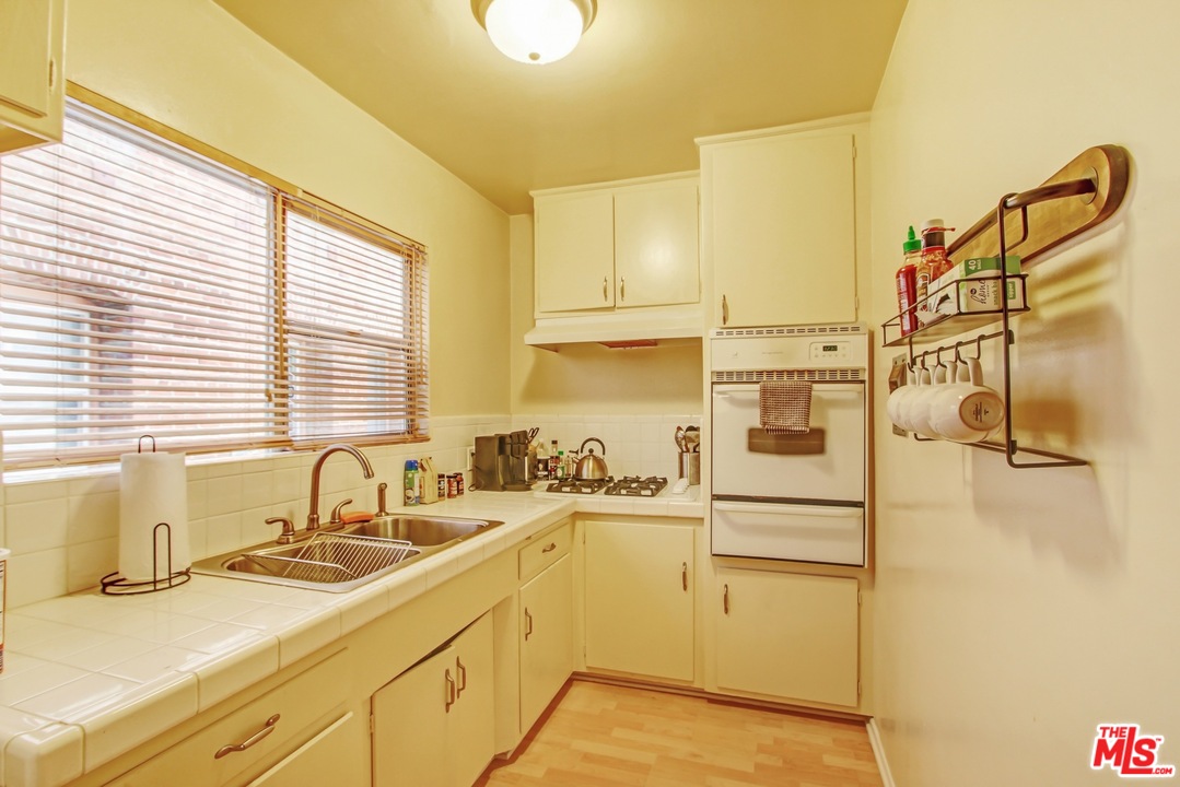 1937 North Bronson Avenue Los Angeles, CA 90068 - Photo 10 of 13