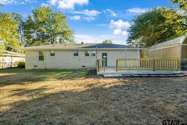 a view of a house with a yard and plants